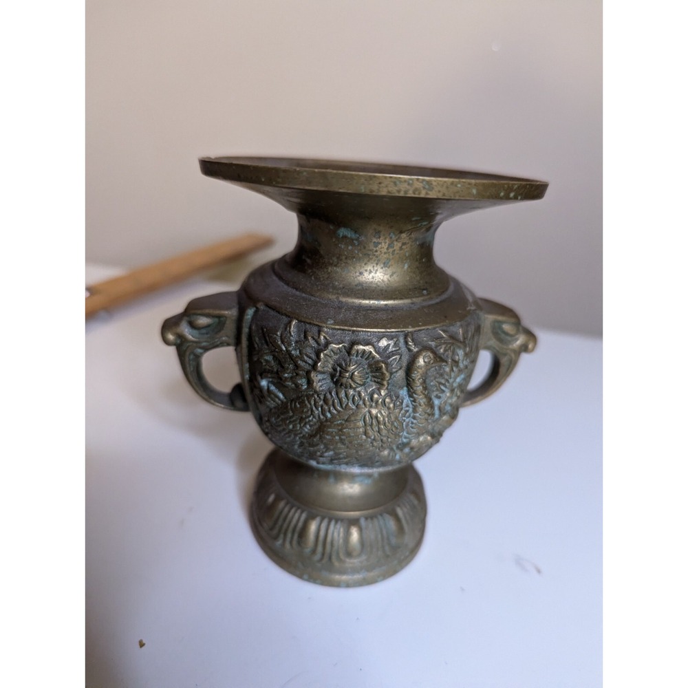 Vintage brass ? Peacock design eagle face handles alter flower vase estate find‎